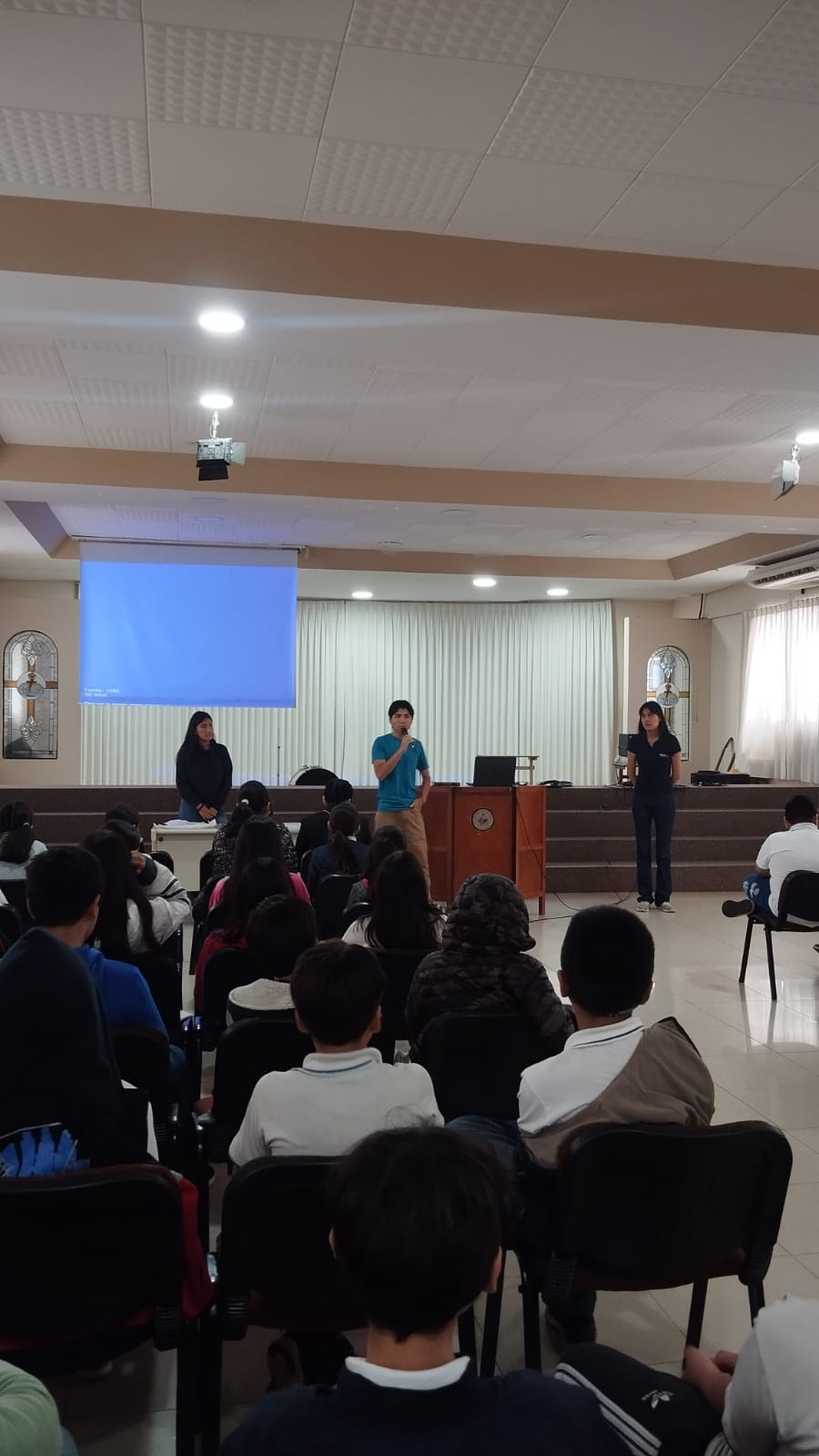 Conversatorio con más de 90 personas.